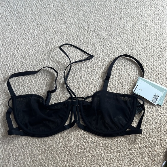 H&M Non Padded Underwire Mesh Bra size 12 - Picture 6 of 7